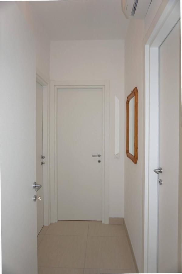 شقة Relax By The Garden - Flat For Up To 6 Guests بورتو سانتا مارغريتا دي كاورل المظهر الخارجي الصورة