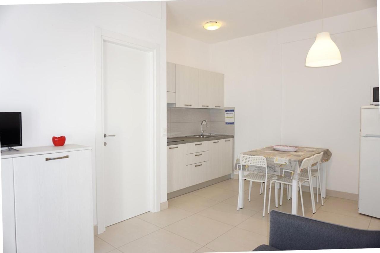 شقة Relax By The Garden - Flat For Up To 6 Guests بورتو سانتا مارغريتا دي كاورل المظهر الخارجي الصورة